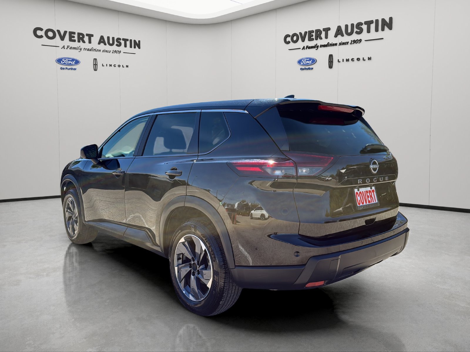 Used 2026 Nissan Rogue SV FWD image 2