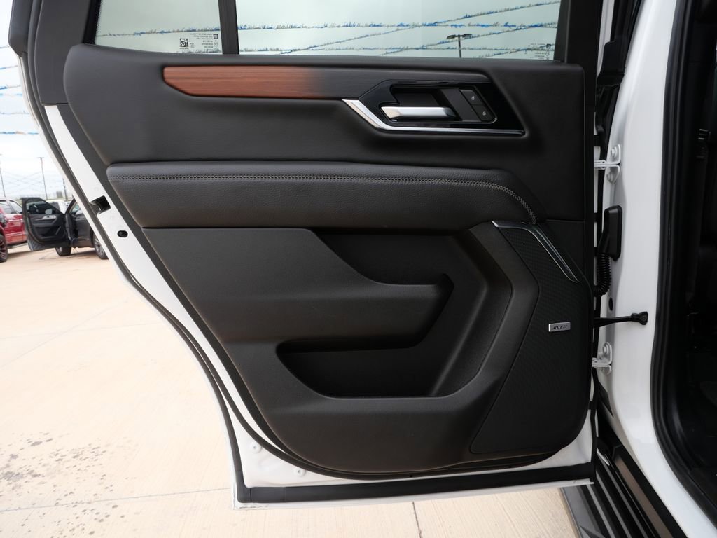 Used 2025 GMC Yukon Denali AWD/4WD image 15