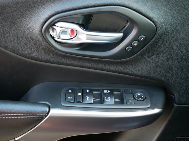 Used 2019 Jeep Cherokee Limited w/ Luxury Group AWD/4WD image 18