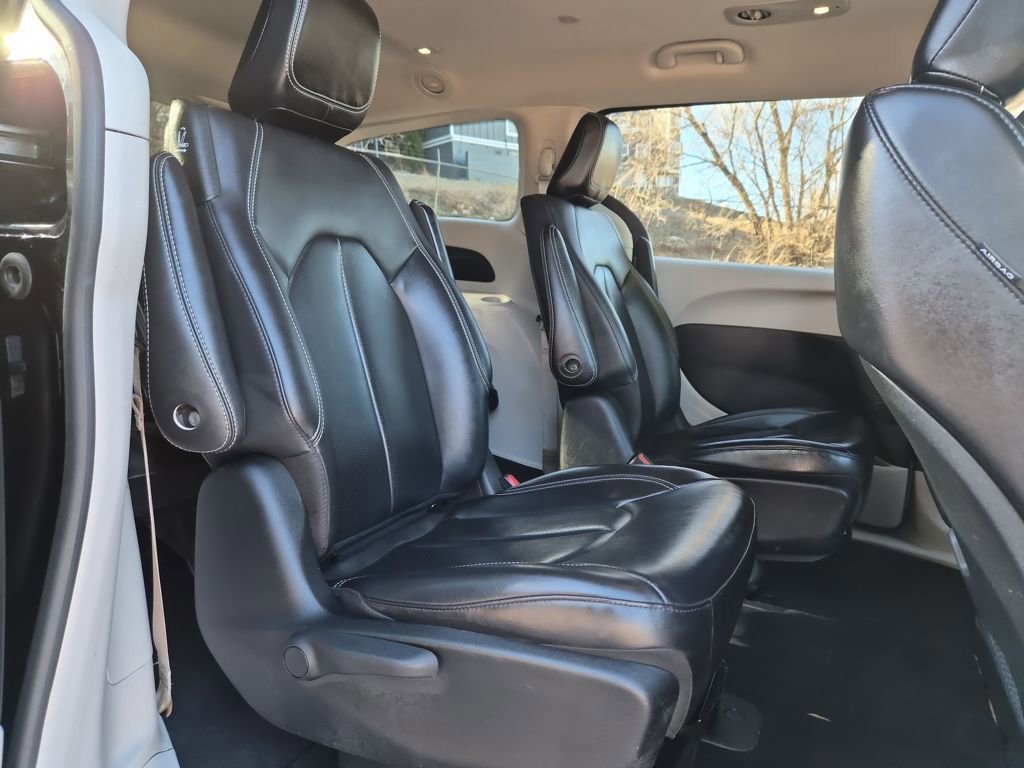 Used 2024 Chrysler Pacifica Select image 27