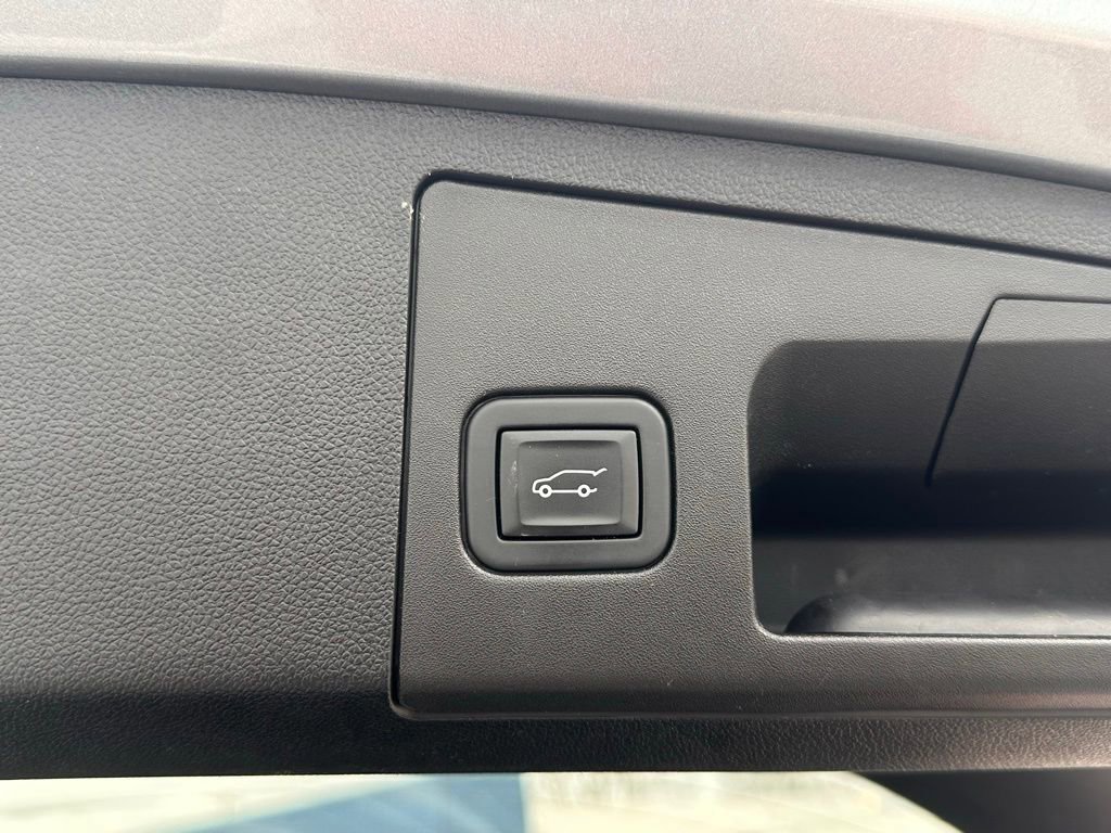 Used 2023 Cadillac XT4 Premium Luxury image 17