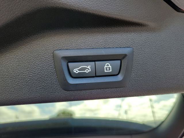 Used 2021 BMW X5 M50i w/ Executive Package image 13