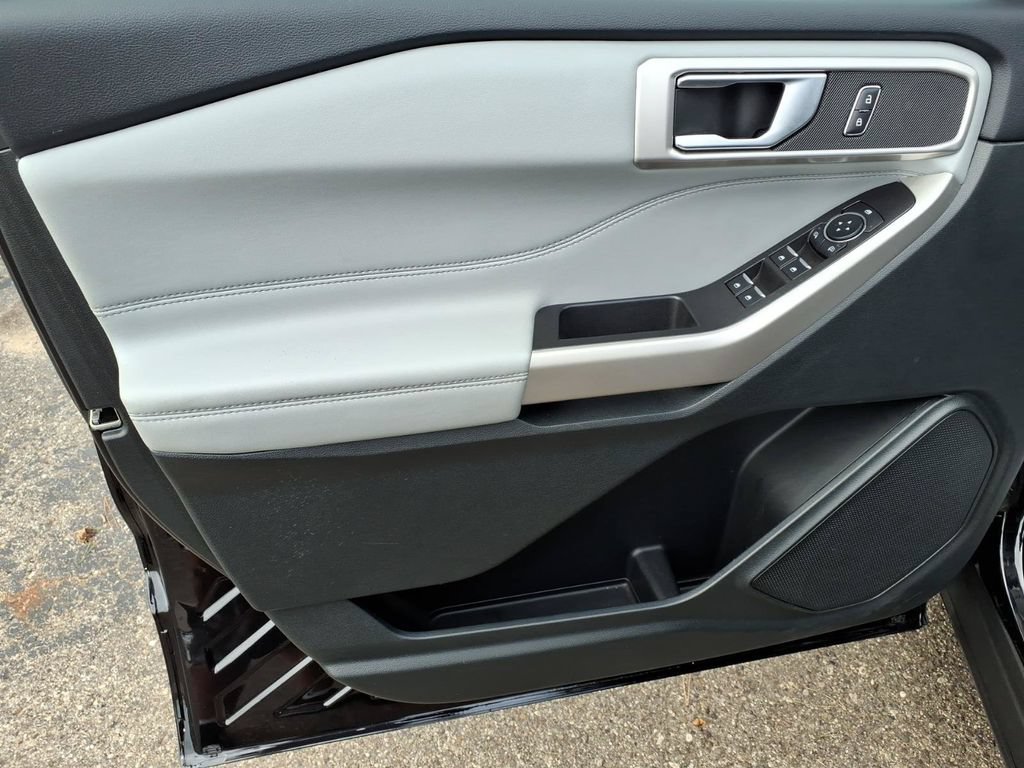 Certified 2024 Ford Explorer XLT w/ Equipment Group 202A AWD/4WD image 15