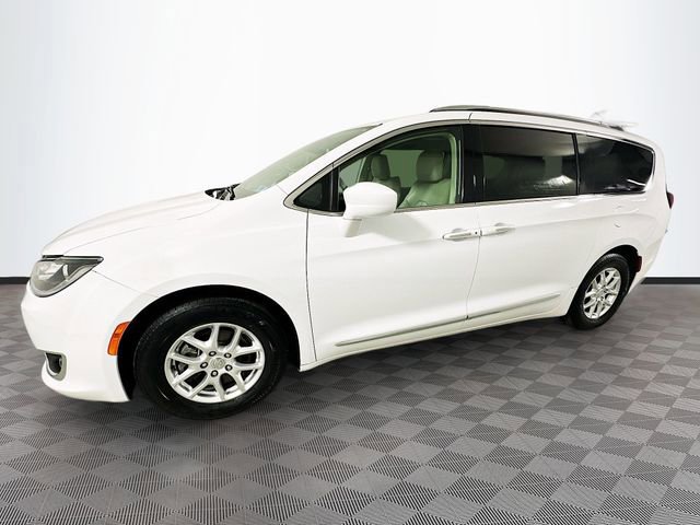 Used 2020 Chrysler Pacifica Touring-L image 2