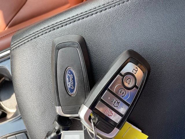 Certified 2019 Ford Edge Titanium w/ Equipment Group 301A AWD/4WD image 30