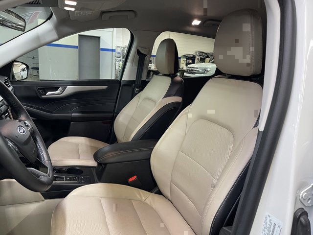 Certified 2022 Ford Escape SEL w/ Technology Package AWD/4WD image 9