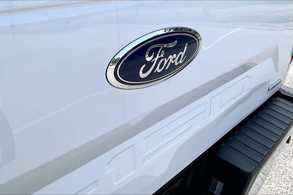 Certified 2018 Ford F150 XLT w/ Equipment Group 302A Luxury AWD/4WD image 30