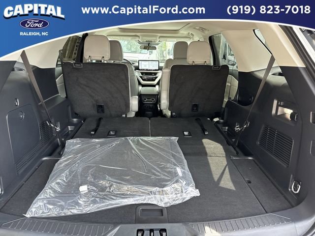 Certified 2025 Ford Explorer Active w/ Active Comfort Package AWD/4WD image 16