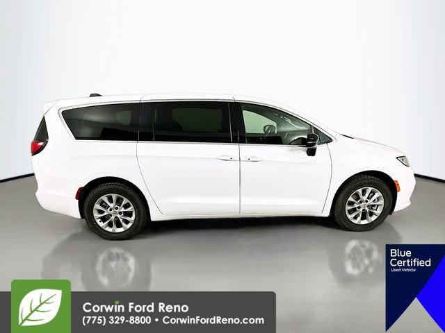 Used 2025 Chrysler Pacifica Select AWD/4WD image 10
