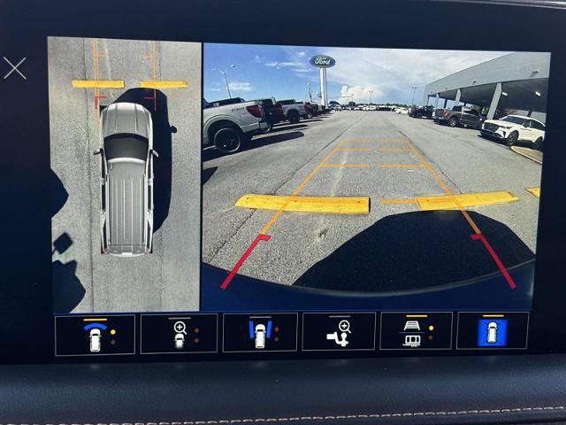 Used 2022 GMC Yukon AT4 w/ Technology Package AWD/4WD image 29