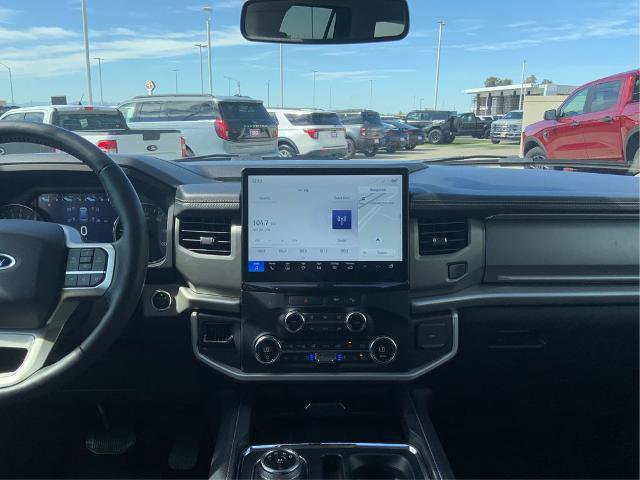Certified 2023 Ford Expedition XLT image 17