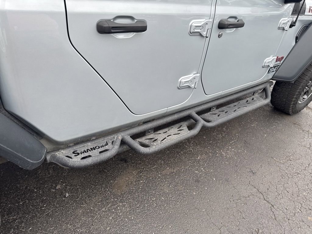 Used 2023 Jeep Gladiator Rubicon w/ Cold Weather Group image 9