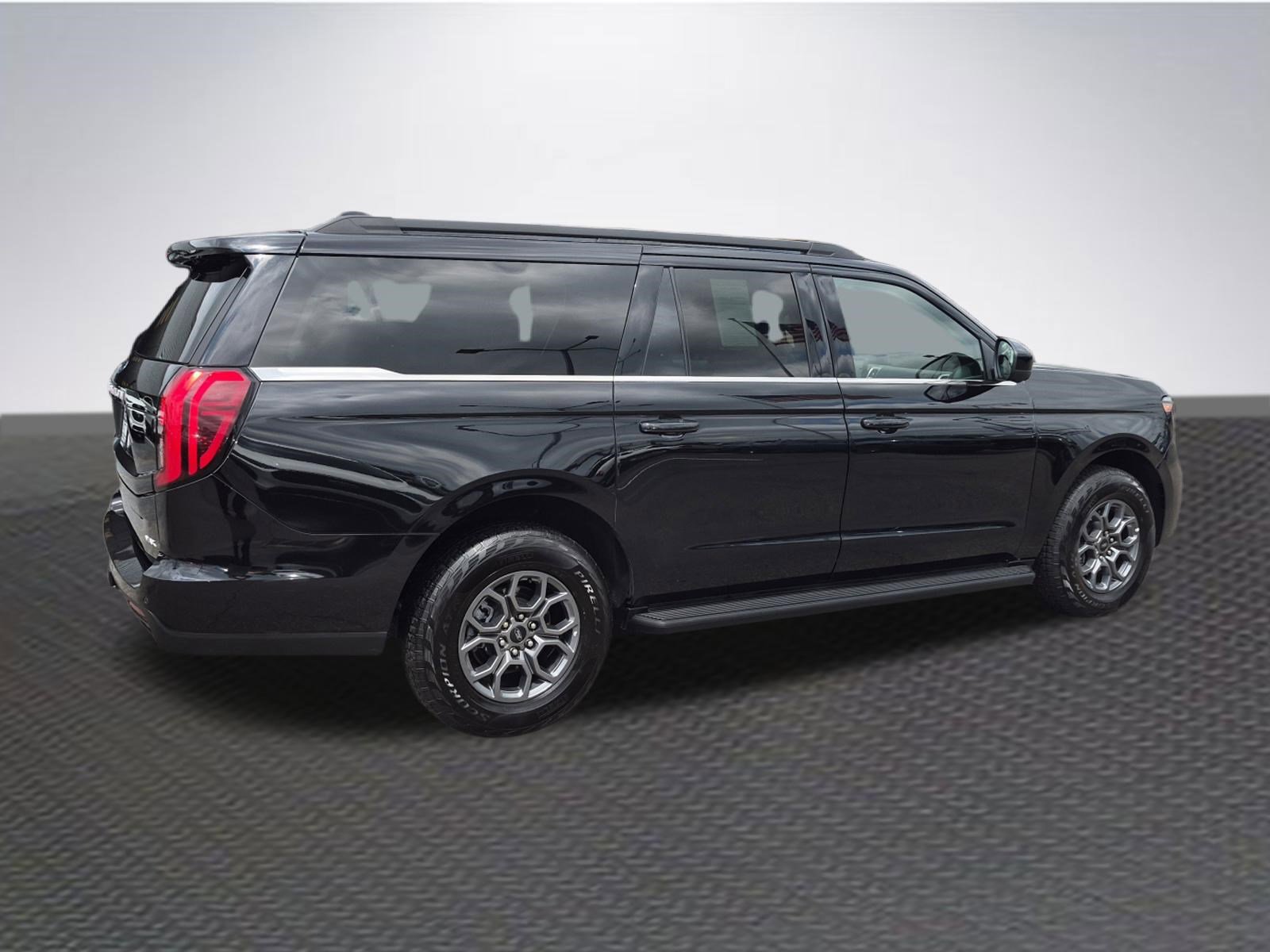 Certified 2025 Ford Expedition Max Active AWD/4WD image 4