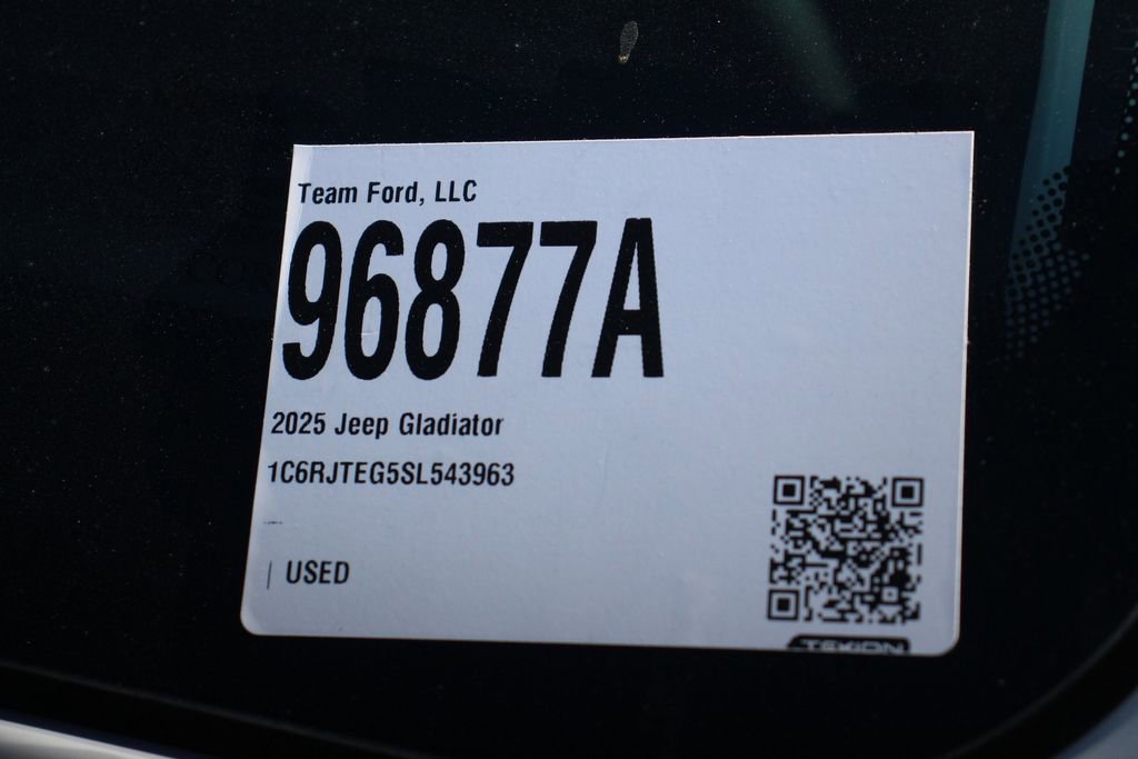 Used 2025 Jeep Gladiator Mojave AWD/4WD image 29