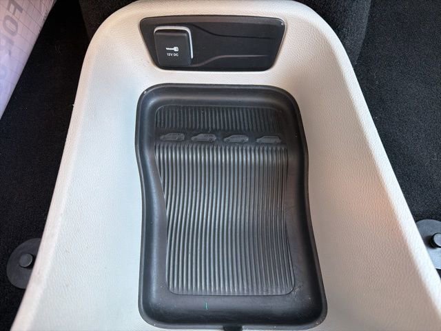 Used 2023 Chrysler Pacifica Touring-L image 37