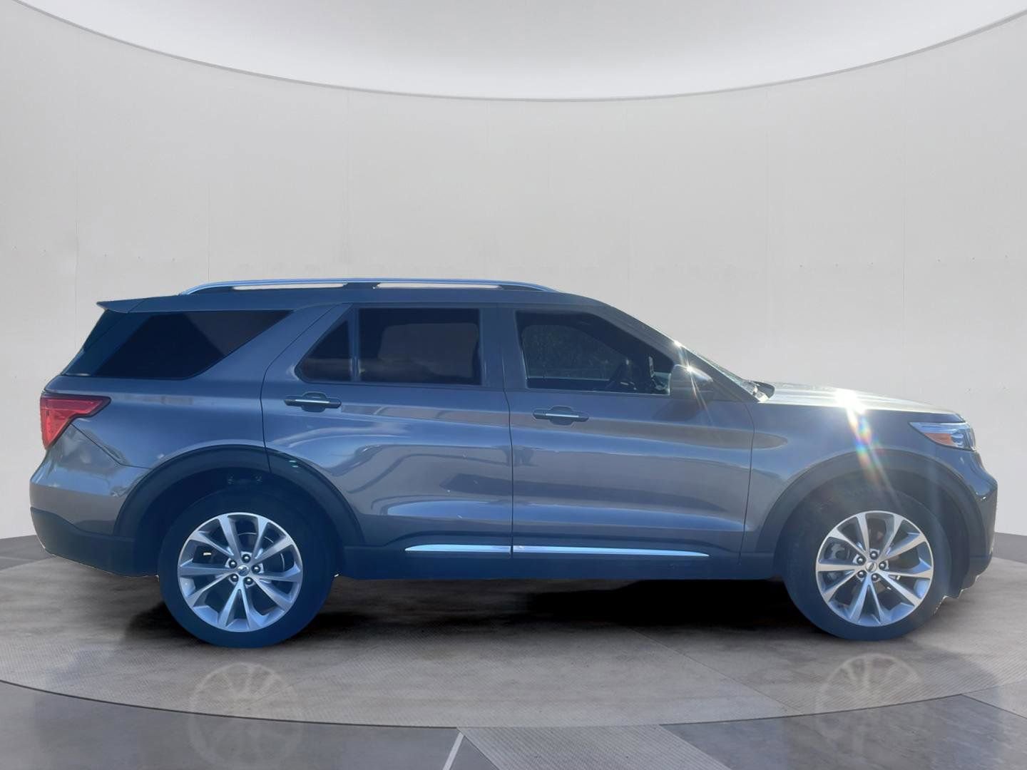 Certified 2023 Ford Explorer Platinum w/ Class IV Trailer Tow Package image 8