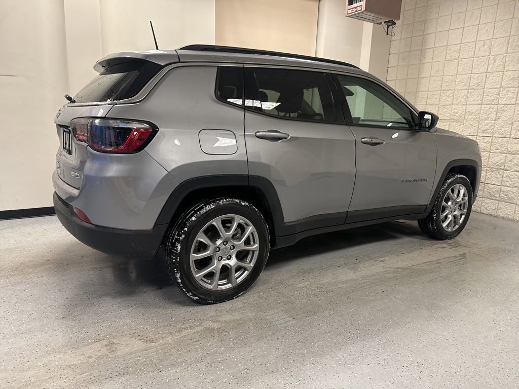 Used 2022 Jeep Compass Latitude image 8