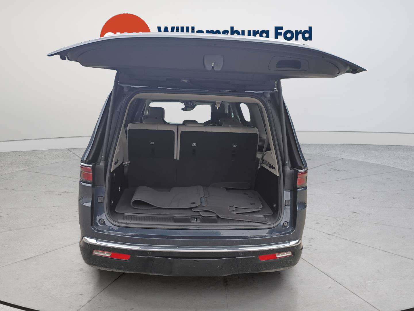 Used 2023 Jeep Wagoneer 4WD w/ Premium Group I image 22