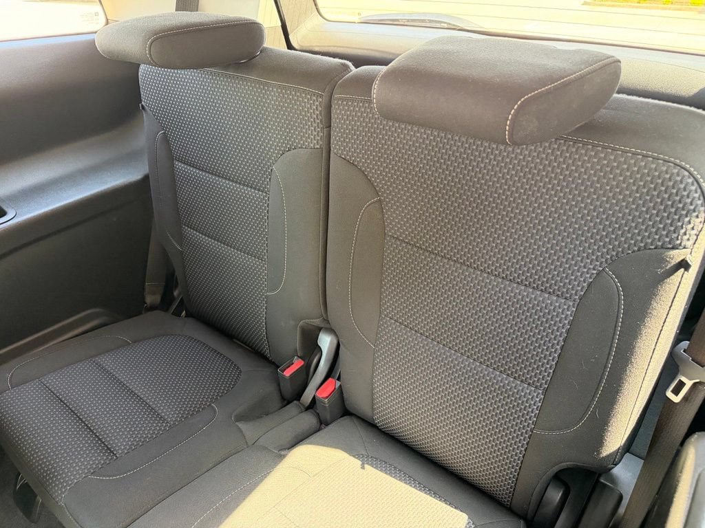 Used 2023 GMC Acadia SLE FWD image 18