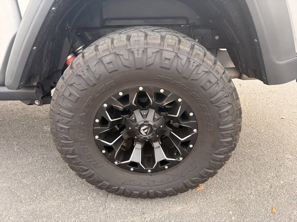 Used 2024 Jeep Gladiator Mojave w/ Steel Bumper Group image 30