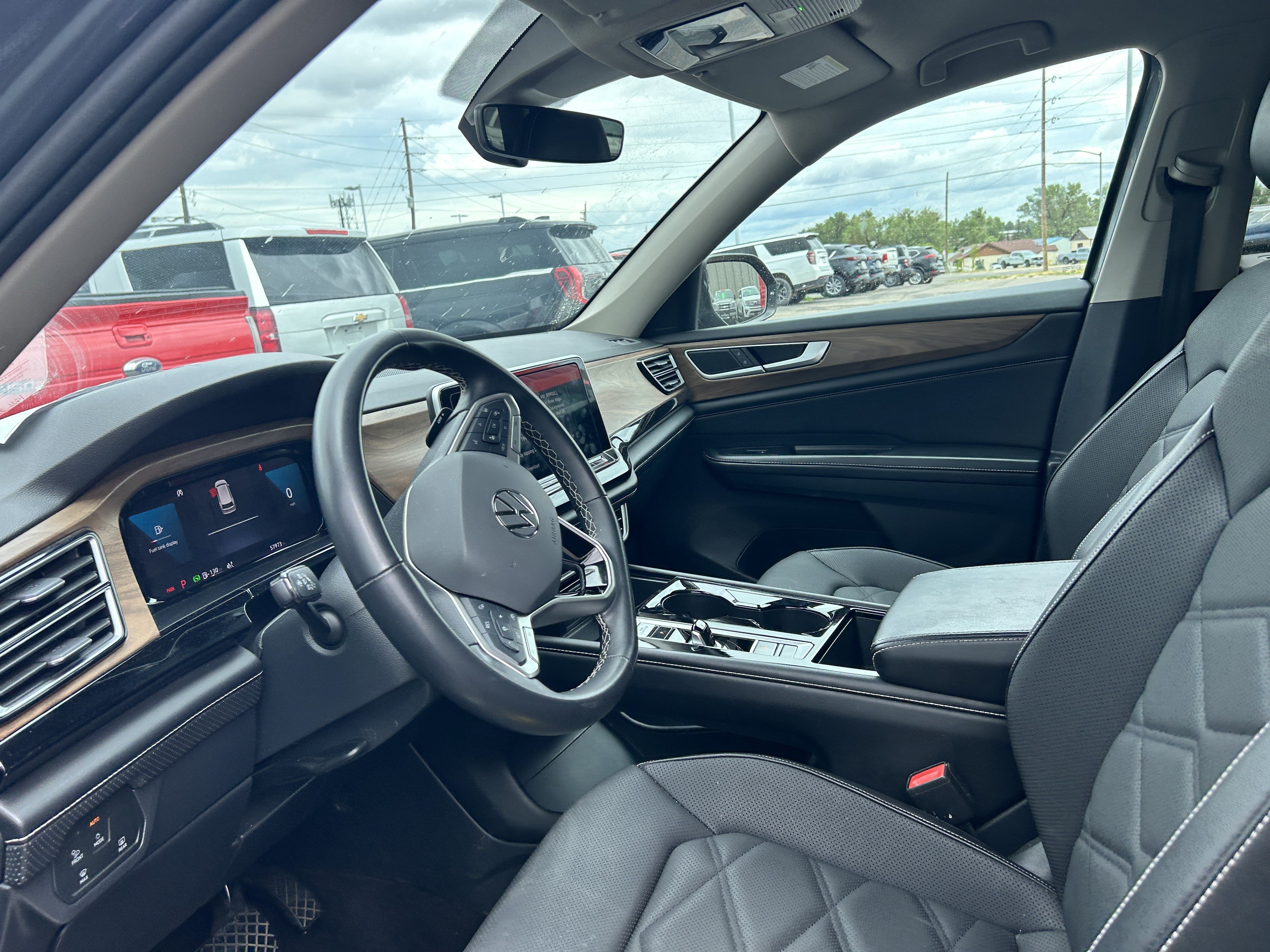 Used 2024 Volkswagen Atlas SE AWD/4WD image 10
