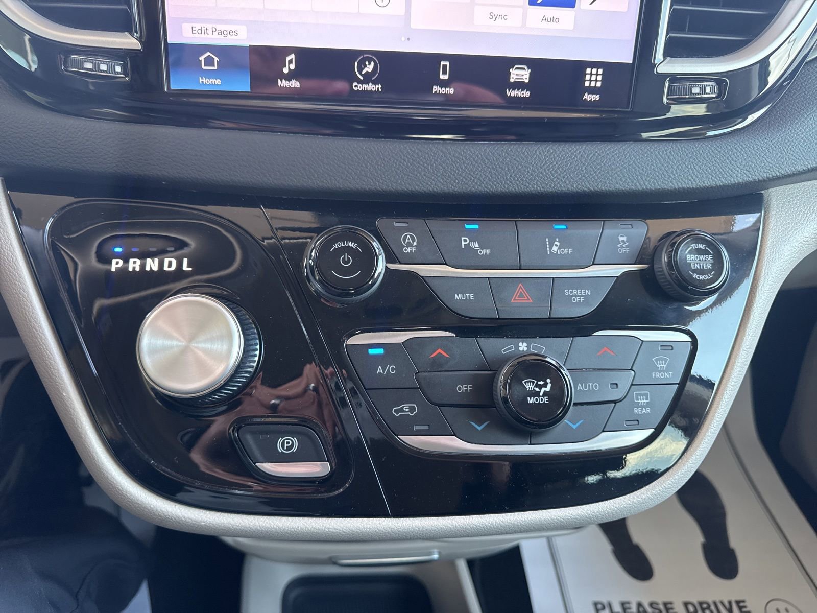 Used 2024 Chrysler Pacifica Touring-L image 31