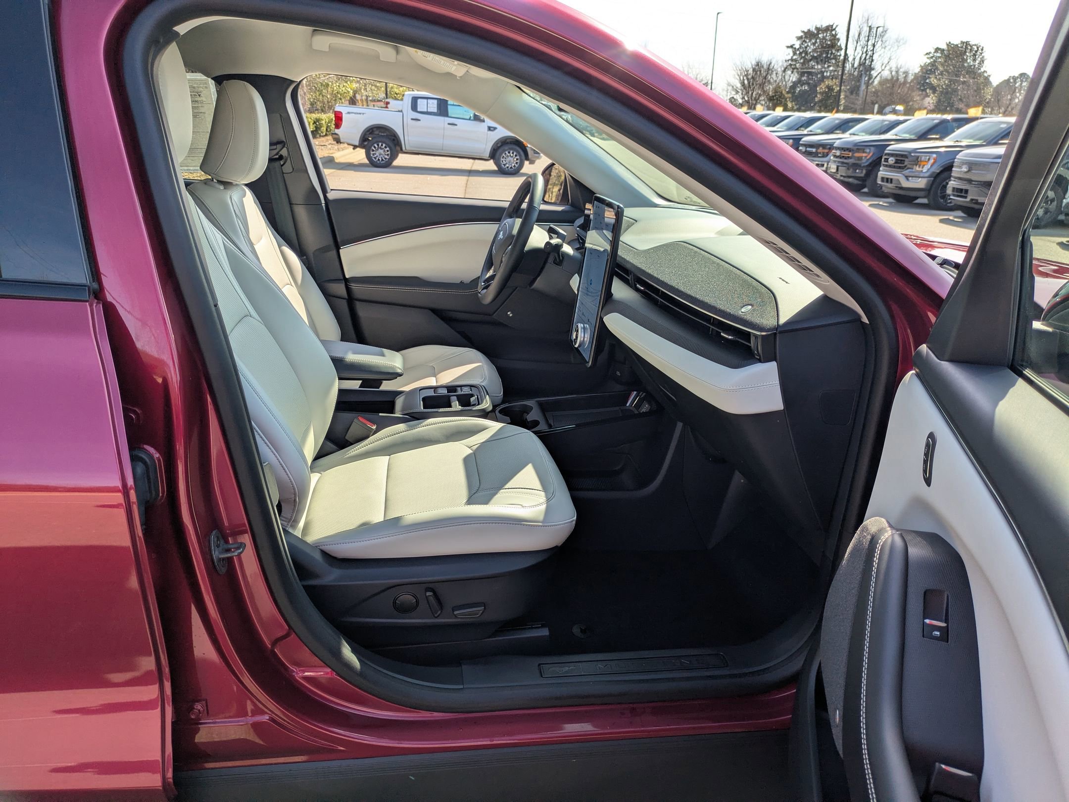 Certified 2025 Ford Mustang Mach-E Premium image 38