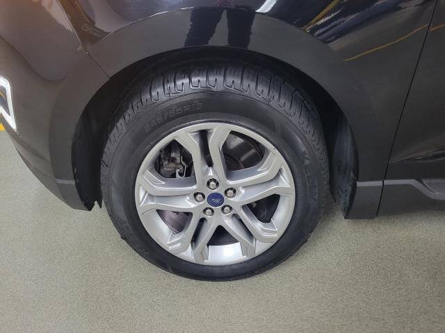 Certified 2018 Ford Edge Titanium w/ Technology Package AWD/4WD image 13