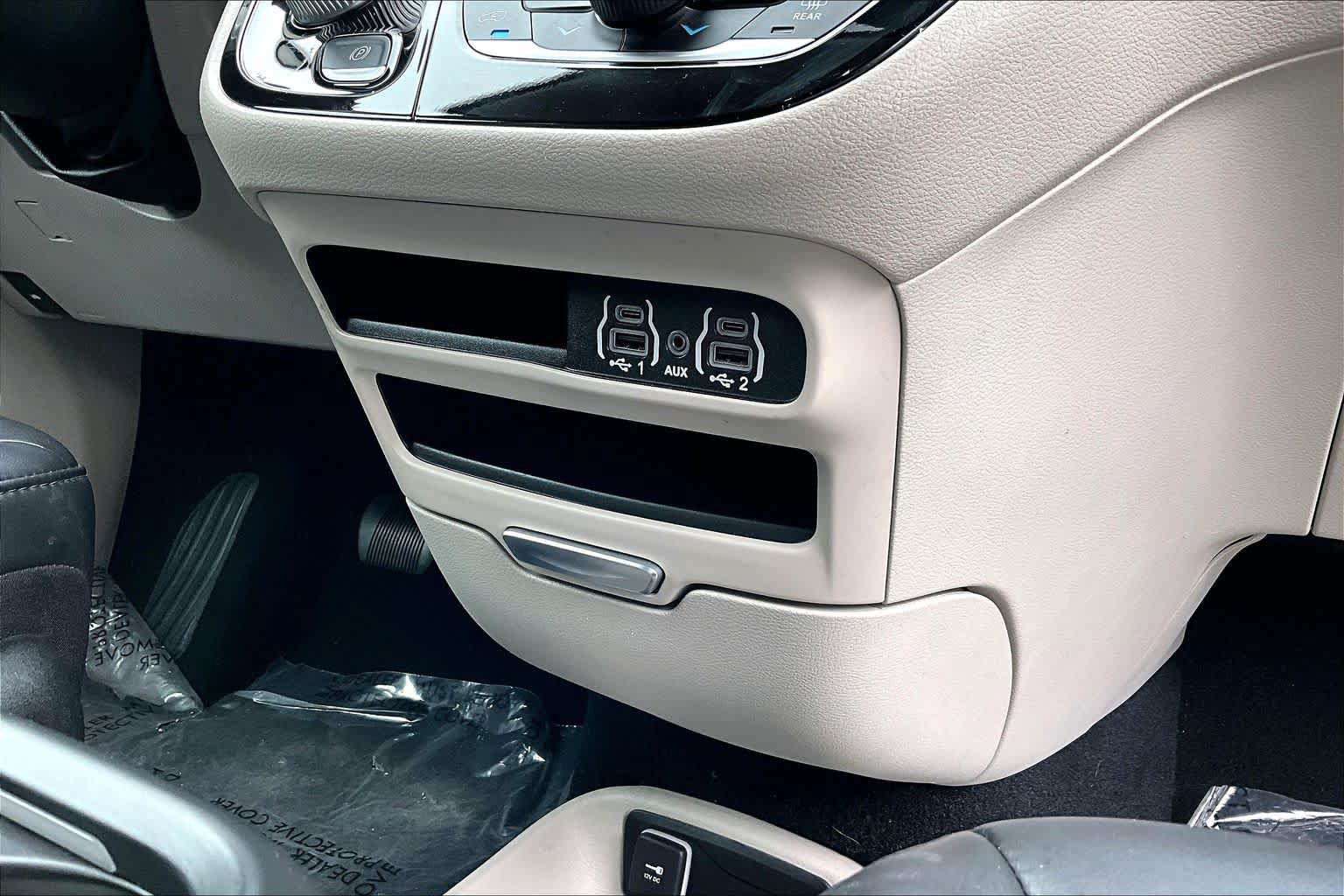 Used 2023 Chrysler Pacifica Touring-L FWD image 37