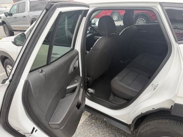 Used 2025 Chevrolet Trax LS w/ LS Convenience Package FWD image 12