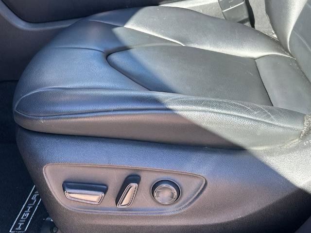 Used 2024 Toyota Highlander XLE image 14