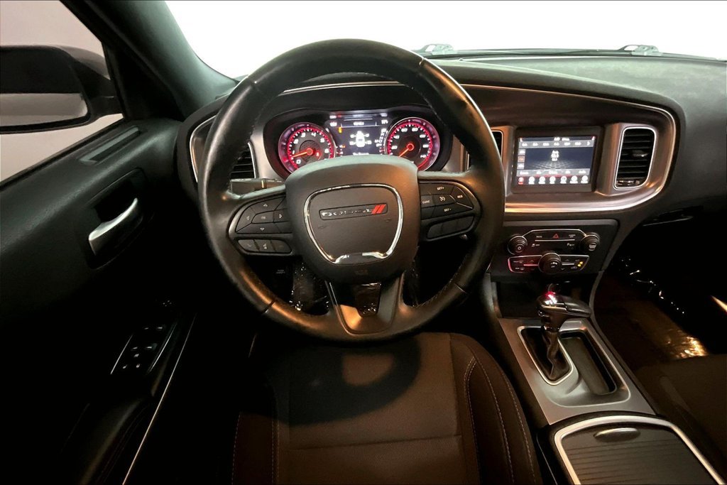 Used 2020 Dodge Charger SXT RWD image 5