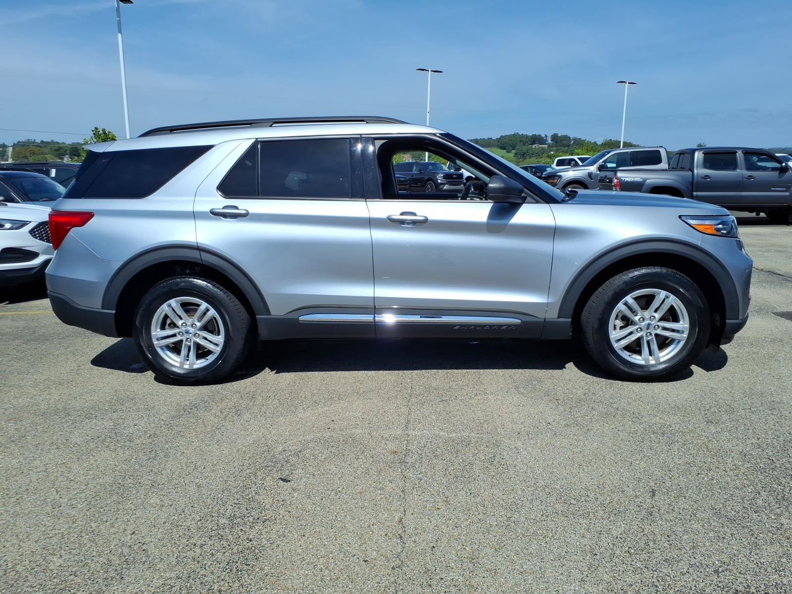 Certified 2023 Ford Explorer XLT w/ Equipment Group 202A AWD/4WD image 6