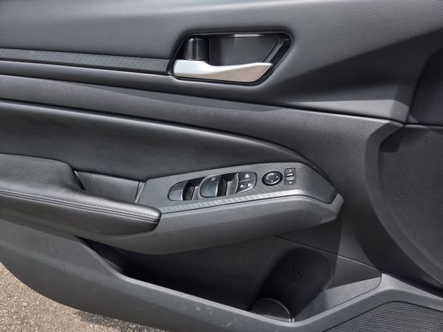 Used 2025 Nissan Altima 2.5 SV FWD image 12