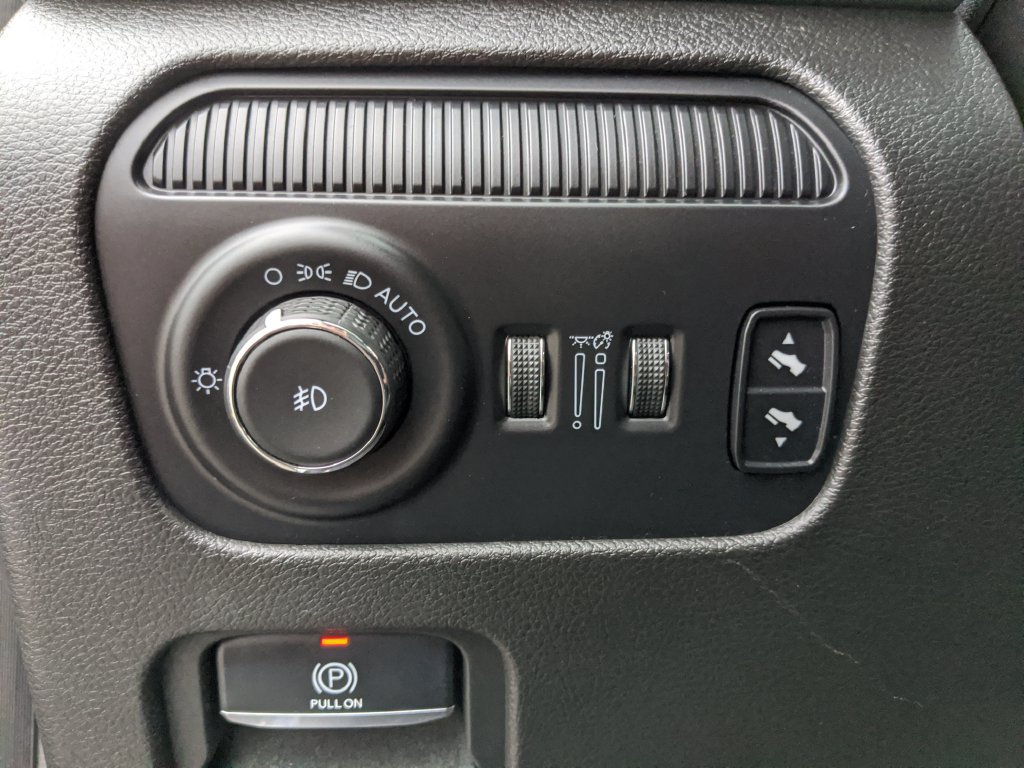 Used 2023 Jeep Wagoneer 4WD w/ Convenience Group I image 13