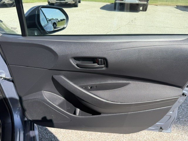 Used 2025 Toyota Corolla LE FWD image 33