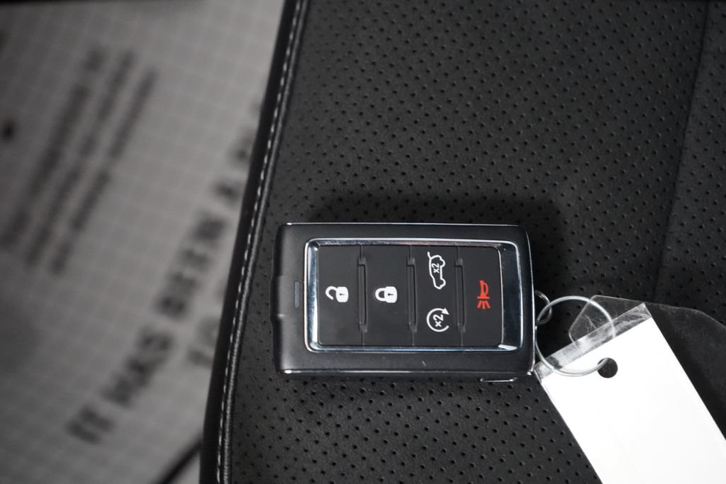 Used 2022 Jeep Grand Cherokee Altitude AWD/4WD image 43