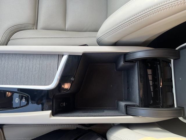 Used 2024 Volvo XC60 B5 Ultimate w/ Protection Package Premier AWD/4WD image 20
