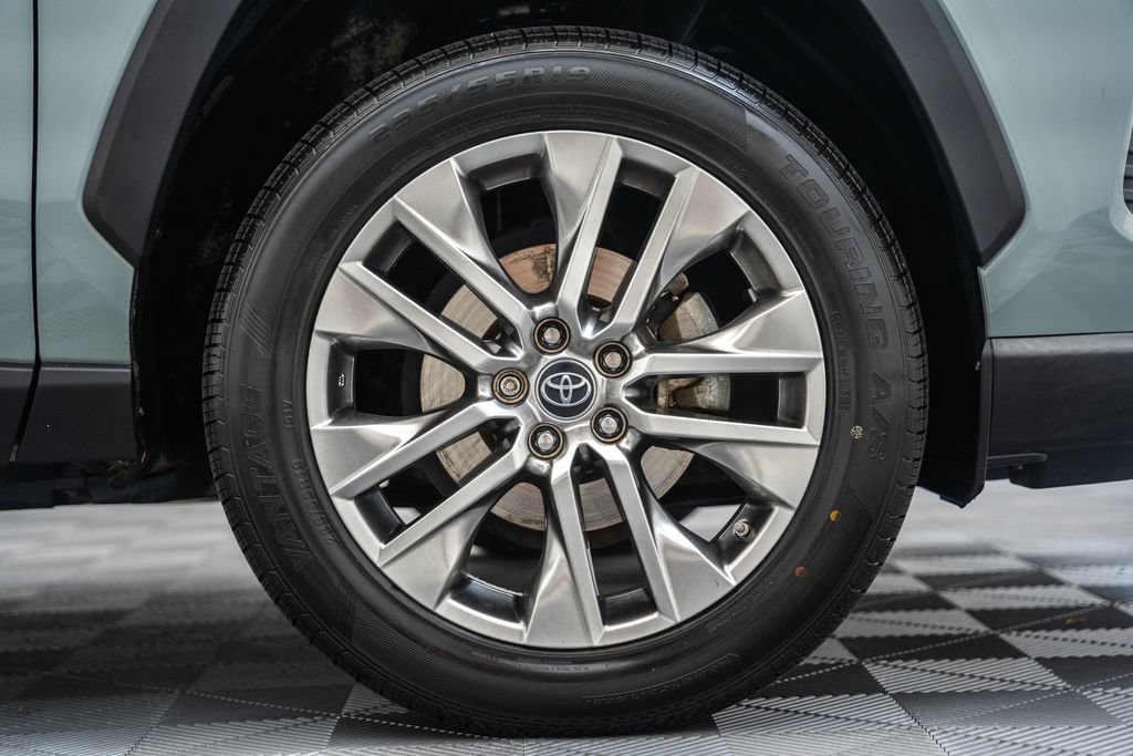 Used 2019 Toyota RAV4 XLE Premium w/ Cold Weather Package AWD/4WD image 18