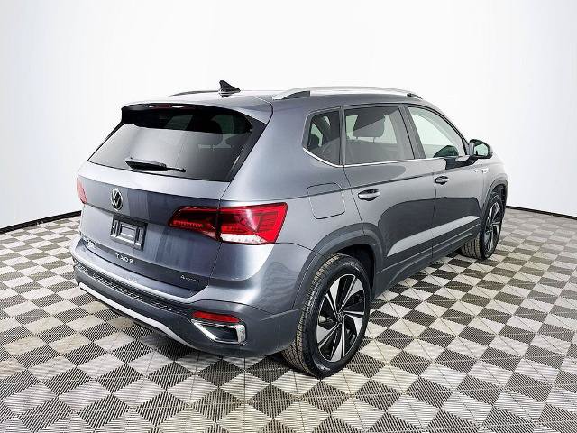 Used 2024 Volkswagen Taos SE w/ Panoramic Sunroof Package AWD/4WD image 7