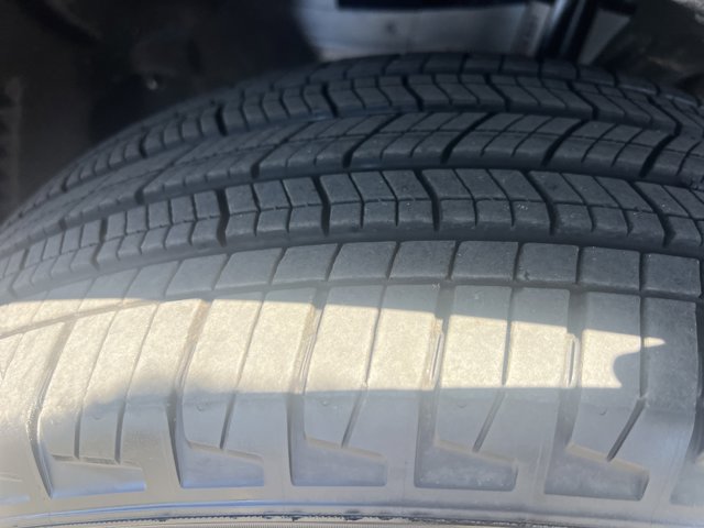 Used 2025 Jeep Grand Cherokee Altitude AWD/4WD image 17