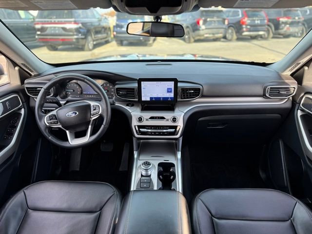 Certified 2023 Ford Explorer XLT w/ Equipment Group 202A image 4