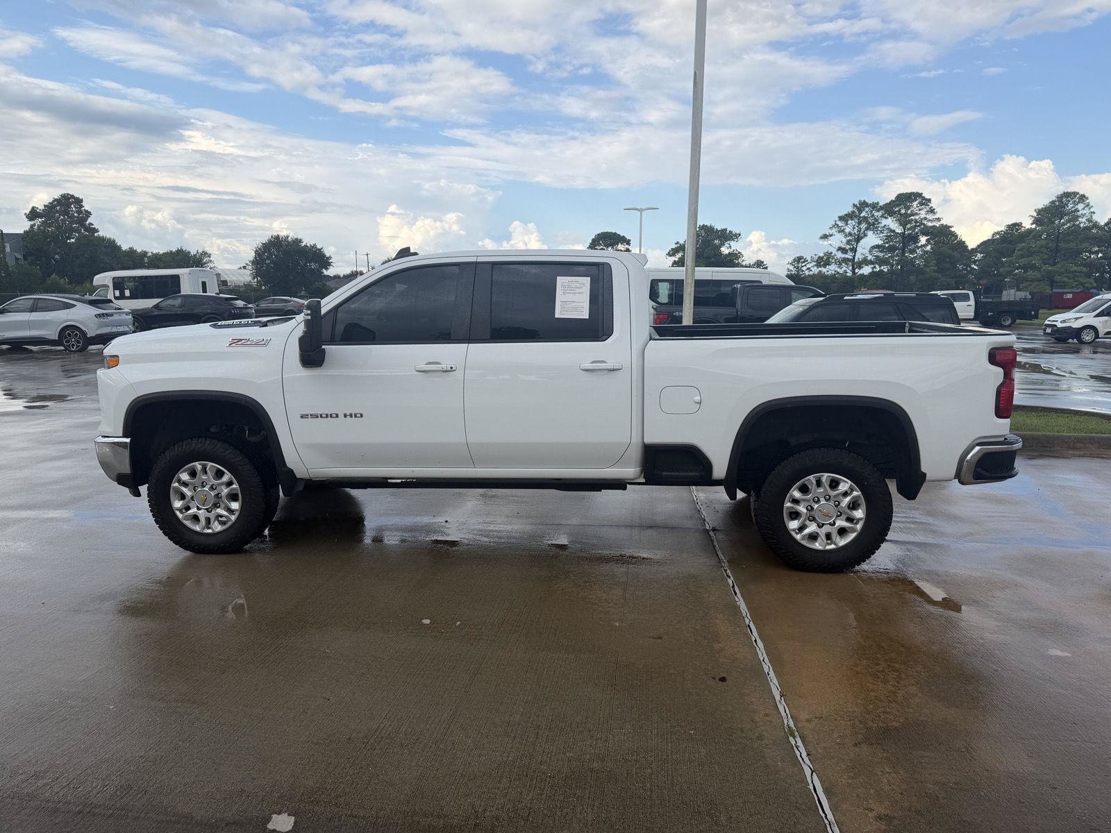 Used 2024 Chevrolet Silverado 2500 LT AWD/4WD image 6