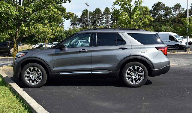 Certified 2025 Ford Explorer Active w/ Active Comfort Package AWD/4WD image 5