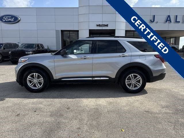 Certified 2022 Ford Explorer XLT w/ Equipment Group 202A image 5