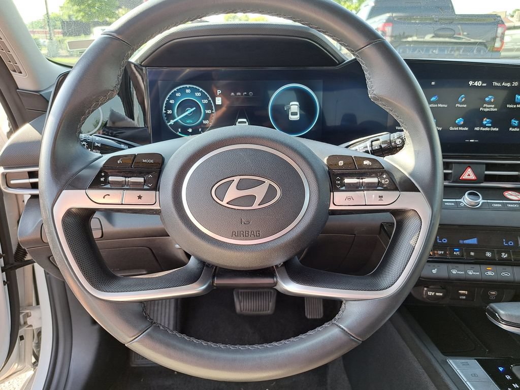 Used 2025 Hyundai Elantra SEL FWD image 11