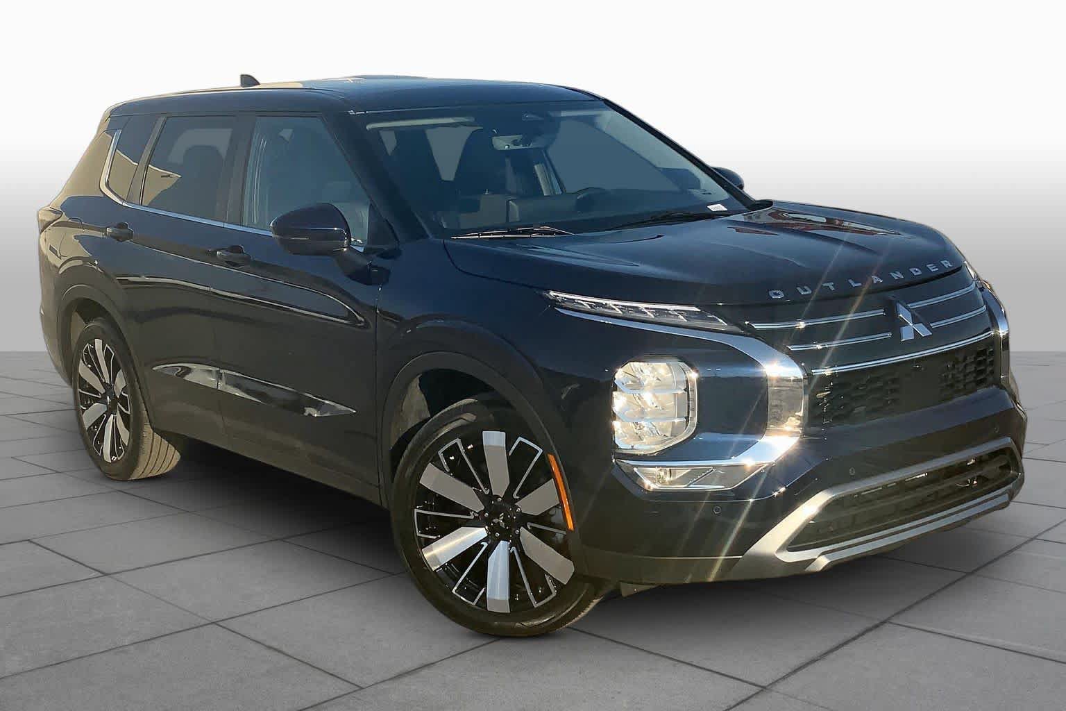 Used 2025 Mitsubishi Outlander SE FWD image 3