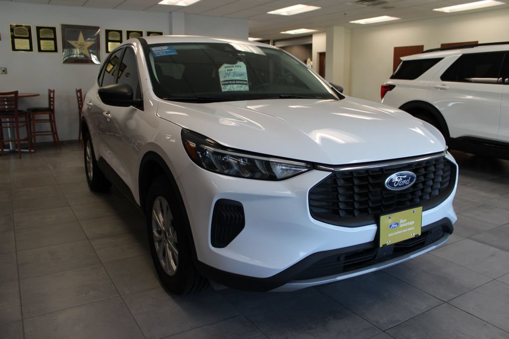 Certified 2024 Ford Escape Active AWD/4WD image 3