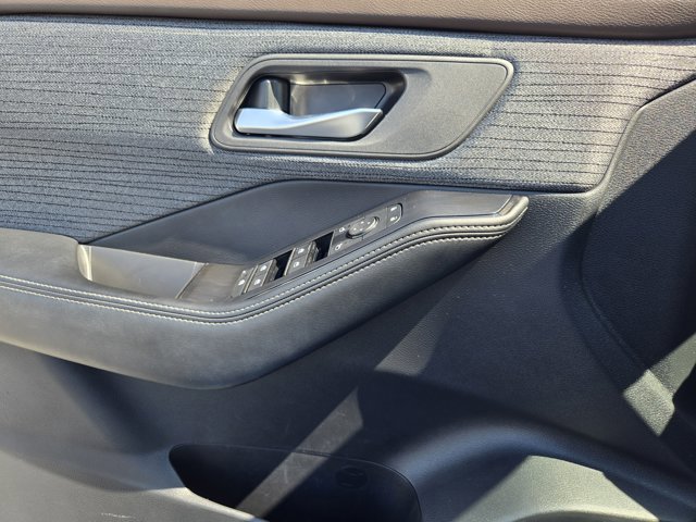 Used 2023 Nissan Rogue SV image 19