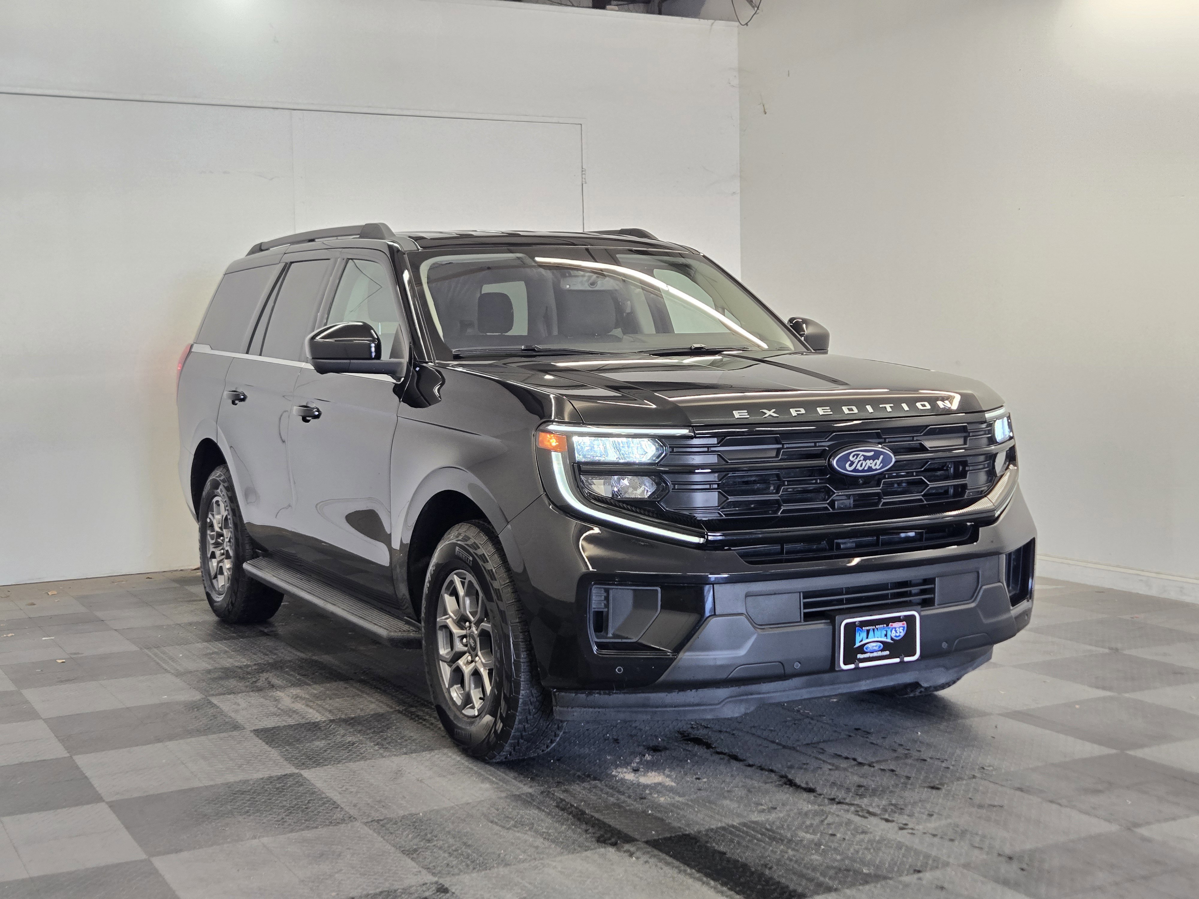 Certified 2025 Ford Expedition Active image 6